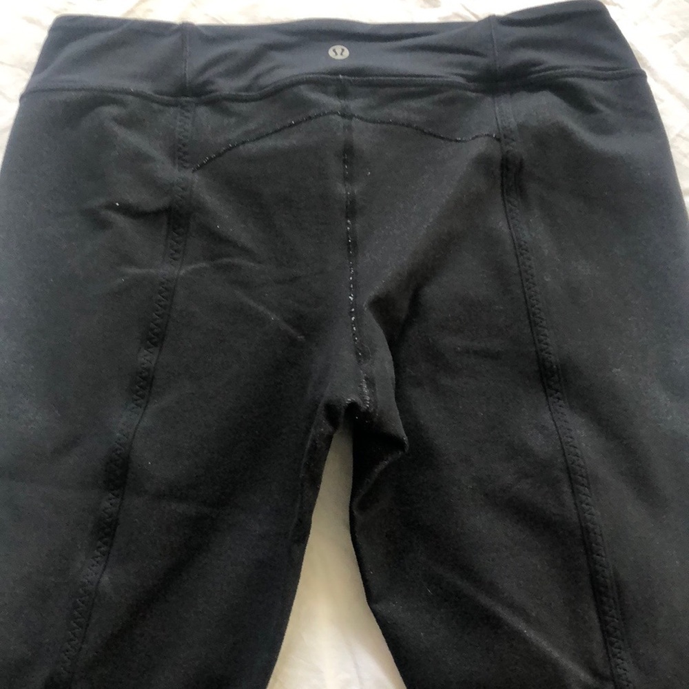 Cropped black LULULEMON leggings